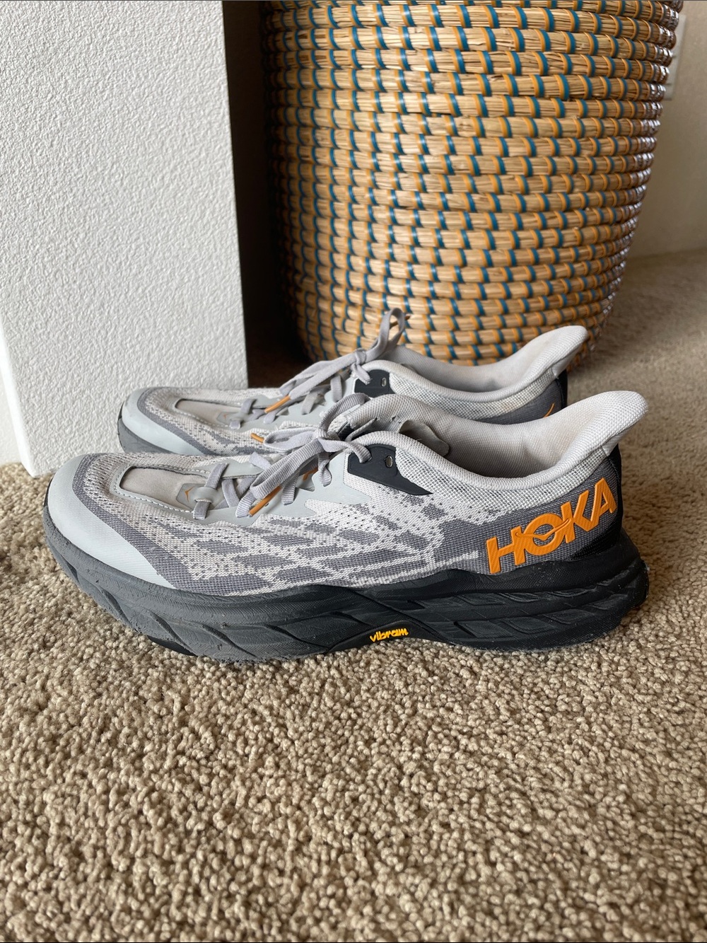 Hoka Speedgoat 5 Men’s Trail Running Sneakers 9.5 Gray Orange Logo Vibram Sole